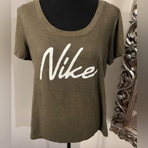 Nike T-shirt -olive green Size M